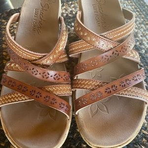 Skechers Luxe Foam Size 7.5